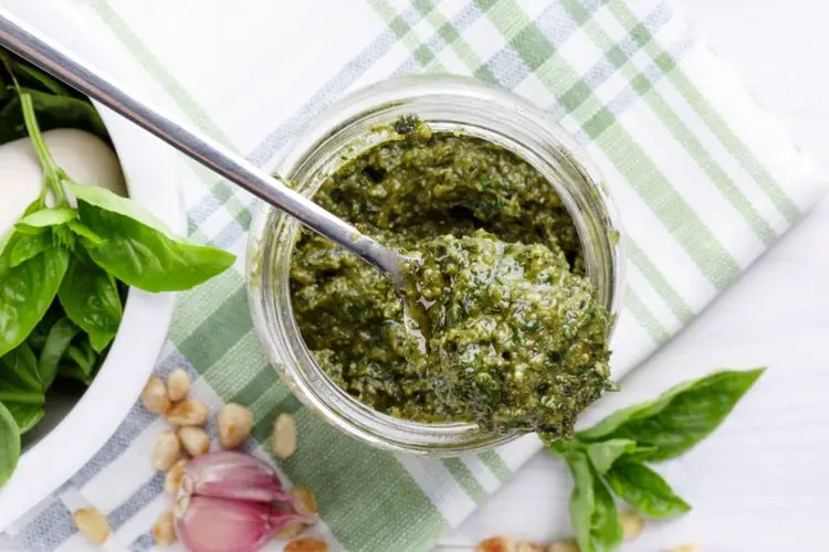 carbs in pesto sauce
