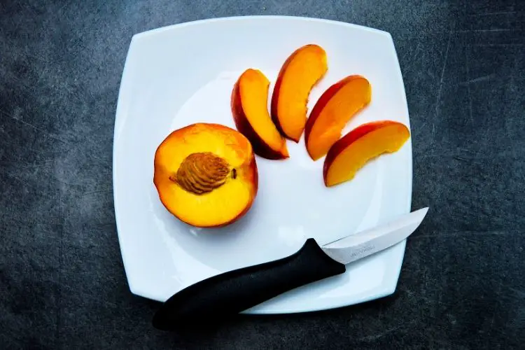 calories in peaches