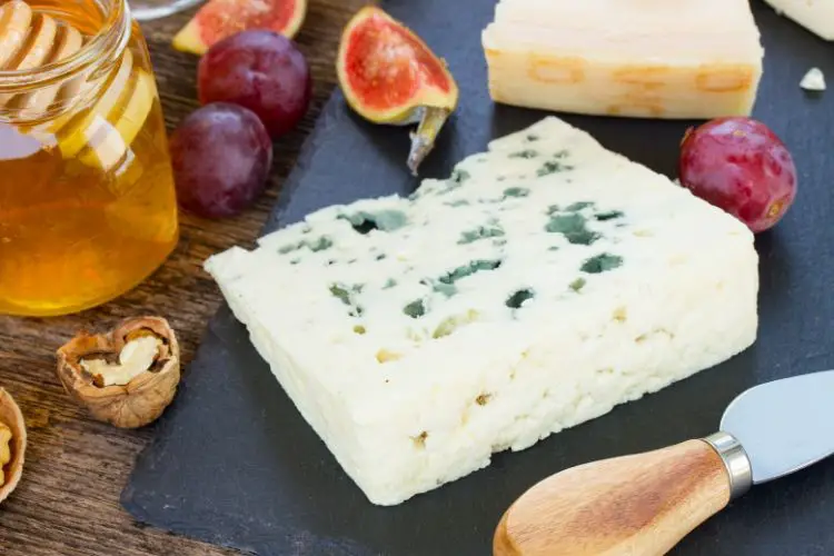 blue cheese carbs
